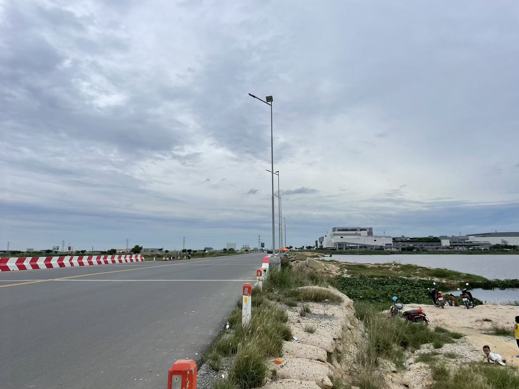 Picnic by Aeon 3: Glimpsing the Real Phnom Penh Amidst Rapid Urbanization